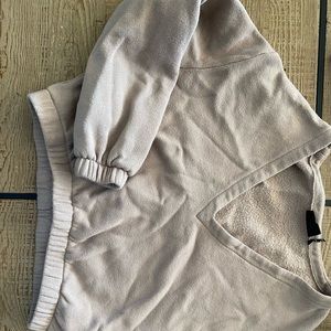 URBAN OUTFITTERS- Small beige cropped sweater